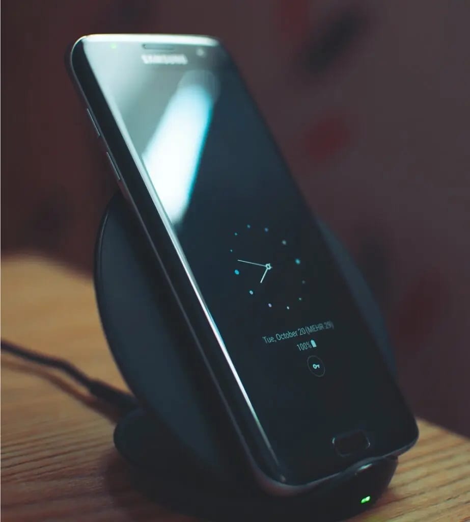 How-Does-Wireless-Charging-Work-on-Samsung-Galaxy-S8-or-Note-8-923x1024-1 كيف يعمل الشحن اللاسلكي على Samsung Galaxy S8 / Note 8؟