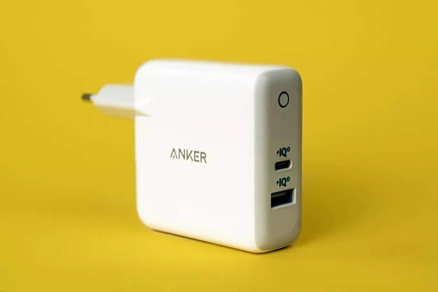 Should-You-Charge-Your-Phone-in-Airports-and-Restaurants56_4d470f76dc99e18ad75087b1b8410ea9 هل يجب عليك شحن هاتفك في المطارات والمطاعم