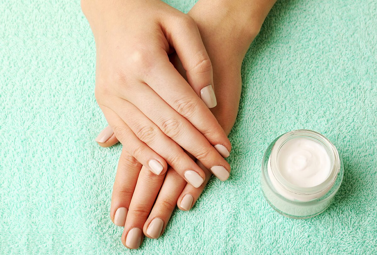 كيفية علاج تصبّغ بشرة مفصل إصبعي الداكنة - skin-beauty how to treat dark knuckles feat - كيفية علاج تصبّغ بشرة مفصل إصبعي الداكنة