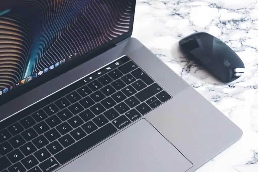 Run-a-Power-Cycle-on-Macbook-1024x682-2 إصلاح تحديث برنامج الـ Mac عالق في التثبيت