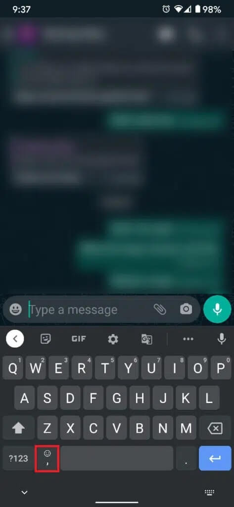 Tap-and-hold-the-‘comma-button-on-the-left-side-of-the-keyboard-473x1024-1 كيفية إرسال صور GIF على Android