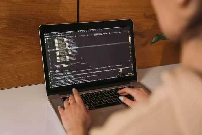 delete-old-backup-files-windows-feature-image_935adec67b324b146ff212ec4c69054f كيفية حذف ملفات النسخ الاحتياطي القديمة على نظام التشغيل Windows 10