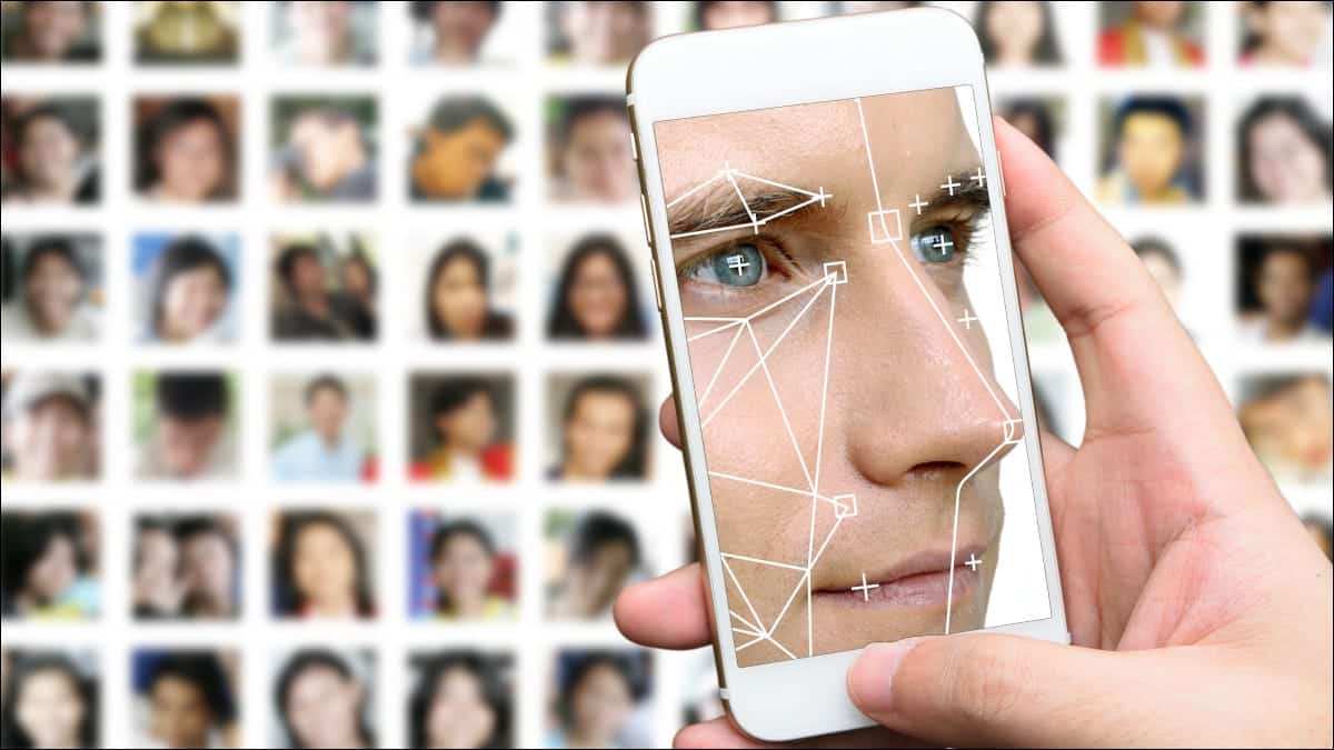 mans-face-in-smartphone-facial-mapping ما هو التعلم الآلي؟