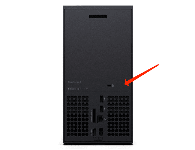 xbox-series-x-serial-number-above-ports كيفية البحث عن الرقم التسلسلي لوحدة التحكم Xbox Series X | S