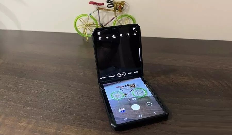 Best-Samsung-Galaxy-Z-Flip-3-Camera-Tips-and-Tricks-3_9cf8b82cbde9275e50d002939f9cc6b9_4d470f76dc99e18ad75087b1b8410ea9 أفضل 7 نصائح وحيل لكاميرا Samsung Galaxy Z Flip 3