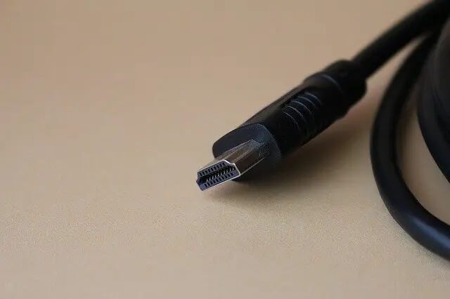 HDMI-cable إصلاح مشكلة Roku يعيد التشغيل
