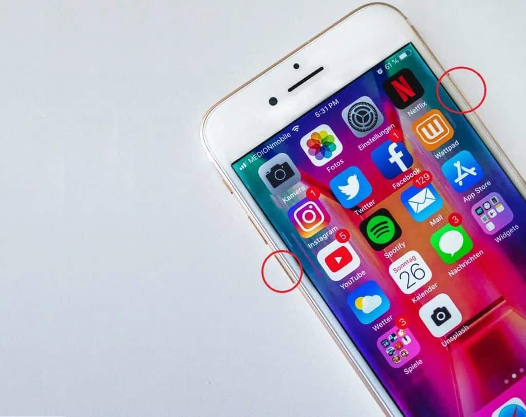 Press-the-volume-down-side-button-together-on-iPhone-1024x811-1 كيفية إعادة ضبط المصنع لجهاز iPhone 7