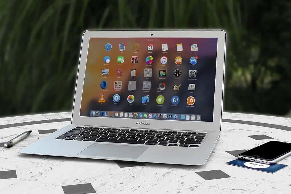 Re-Arrange-Your-Cluttered-Desktop MacBook دائم التجمد و التوقف؟ 14 طريقة لإصلاحه