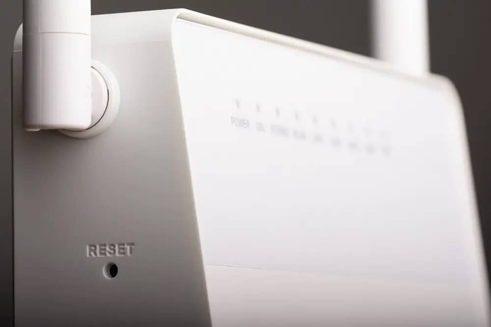 Reset-Router-Using-Reset-Button-3 كيفية إصلاح خطأ Hulu Token 5