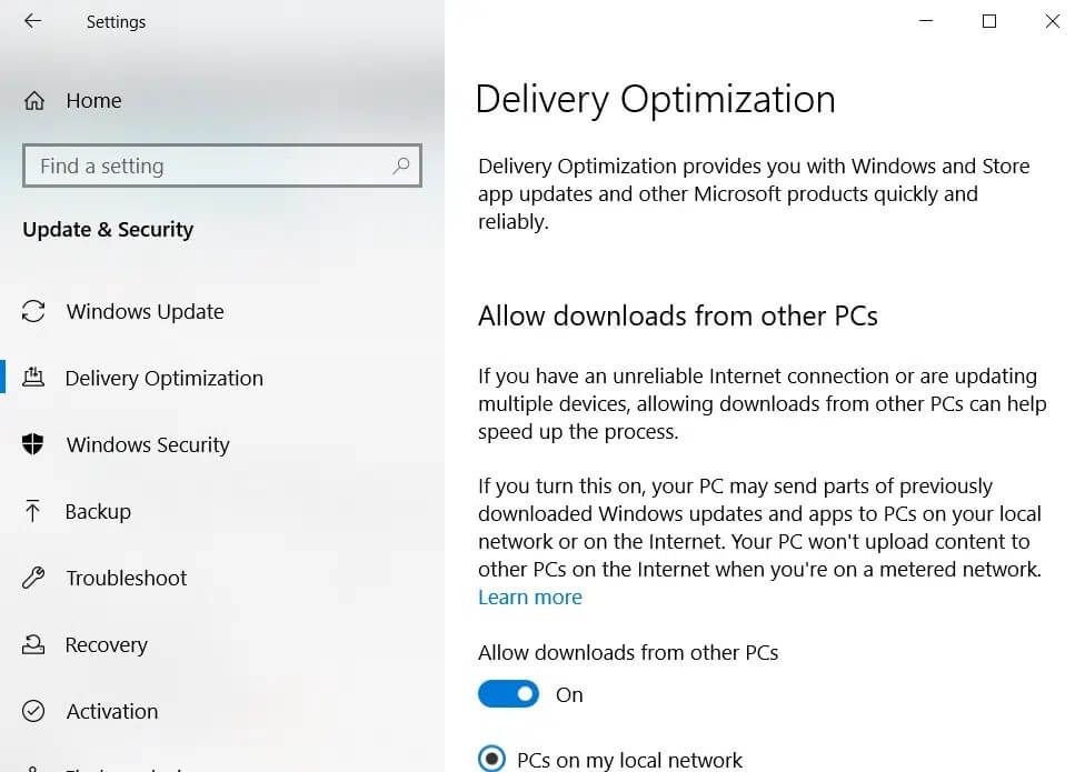 Turn the toggle off for the option titled Allow downloads from other PCs to disable P2P sharing - كيفية إصلاح الاستخدام العالي لوحدة المعالجة المركزية على Windows 10