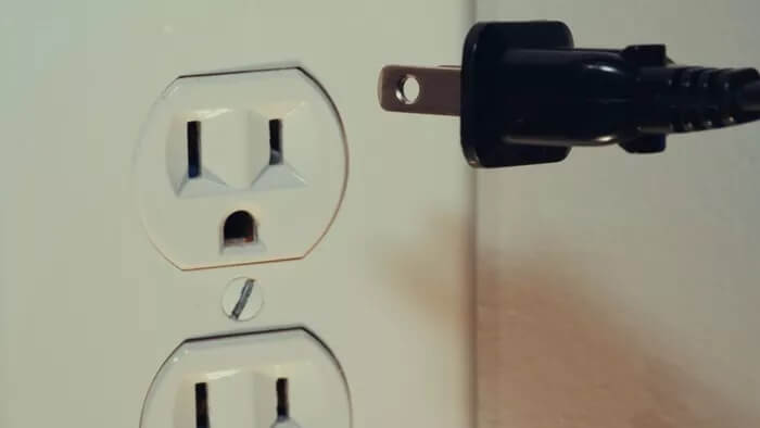 check-power-plug_935adec67b324b146ff212ec4c69054f أفضل 9 طرق لإصلاح عدم شحن الكمبيوتر المحمول الذي يعمل بنظام Windows 10