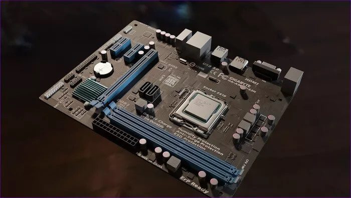 motherboard-CMOS-battery_935adec67b324b146ff212ec4c69054f أفضل 6 طرق لإصلاح تشغيل الكمبيوتر وعدم ظهور شي على شاشة العرض على Windows 10