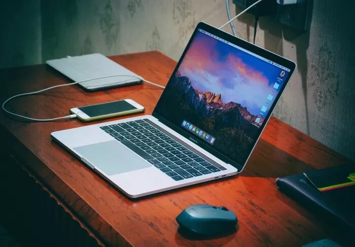 usb-mac-plugged-in_935adec67b324b146ff212ec4c69054f كيفية إصلاح انقطاع اتصال iPhone بجهاز Mac