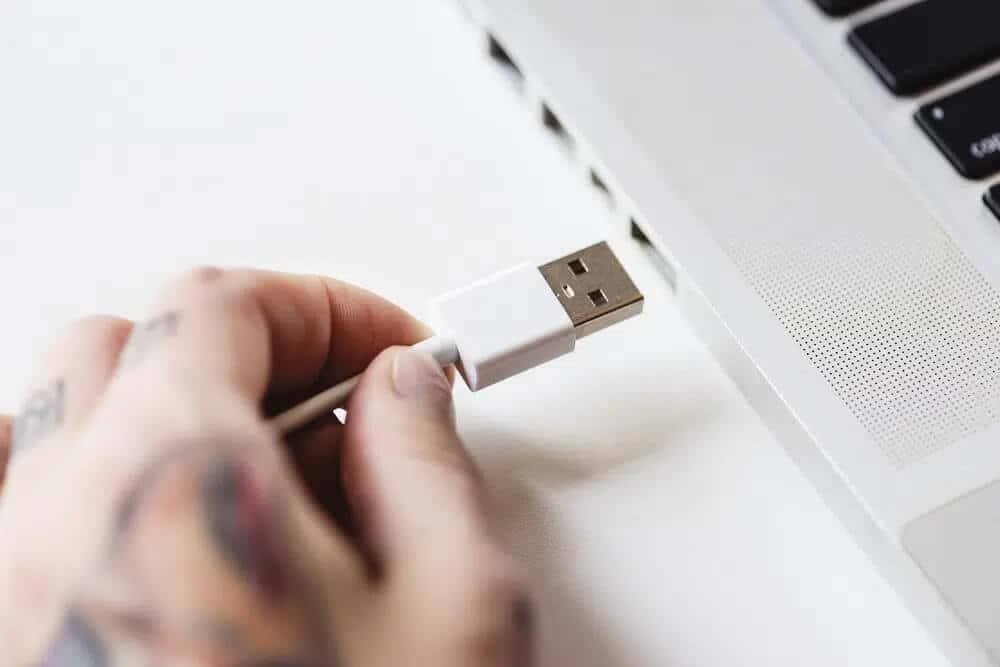 Connect-to-a-Different-USB-Port إصلاح خطأ لم يتم ترحيل الجهاز على نظام التشغيل Windows 10