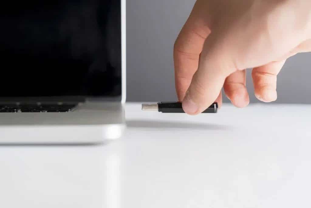 Fix-USB-Keeps-Disconnecting-and-Reconnecting-1024x683-1 إصلاح Windows 10 عالق عند الاستعداد لـ Windows