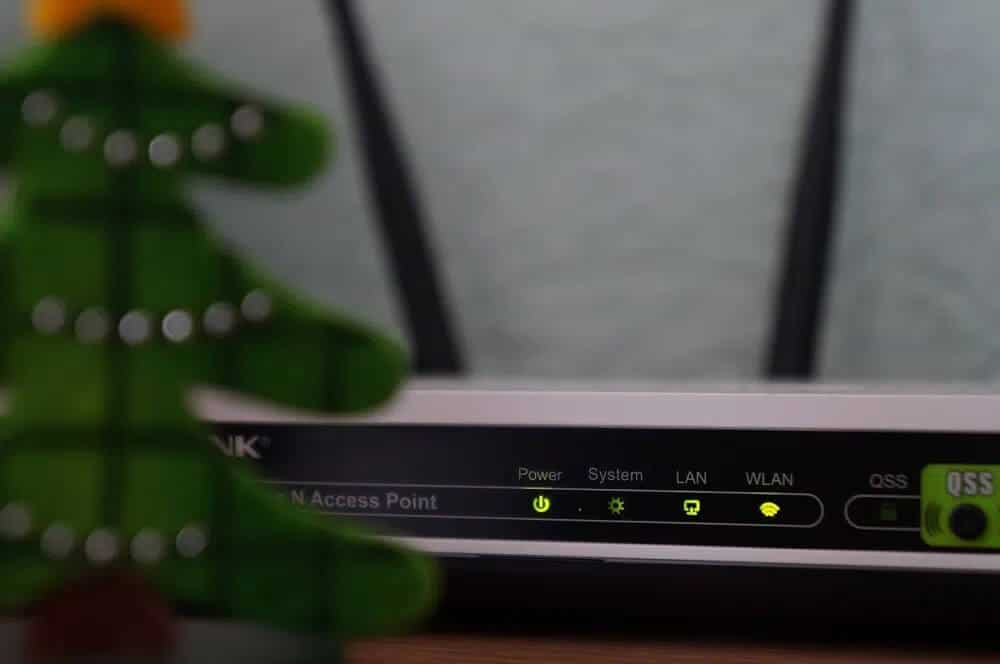 Switch-it-on-and-wait-for-the-indicator-lights-for-the-internet-to-blink إصلاح خطأ قطع الاتصال بالخادم على Fallout 76