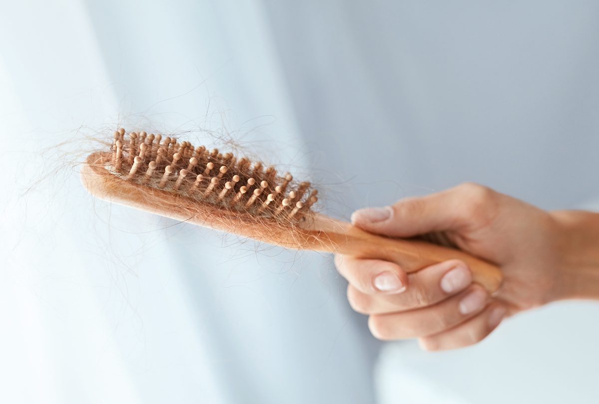 5 أسباب شائعة لتساقط الشعر وكيفية علاجه - %categories