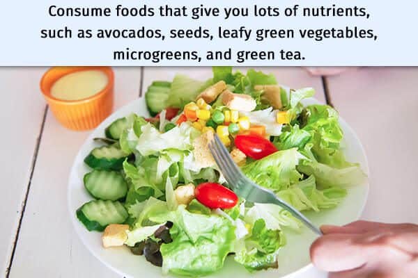 consume nutritious foods - أفضل 9 نصائح لتبدو أصغر من عمرك ولتأخير الشيخوخة