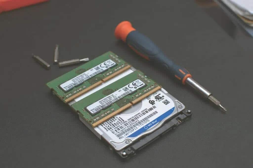 reconnect-ram-harddisk-1024x683-1 كيفية إصلاح جهاز الكمبيوتر لا يقوم بالـ POST