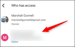 Tap-the-persons-name-you-want-to-remove. كيفية إلغاء مشاركة مستند Google Doc