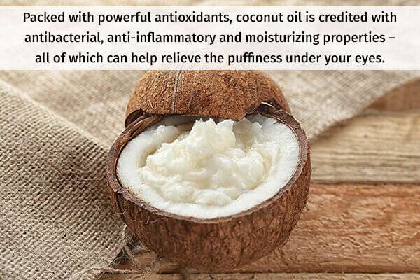 coconut oil helps to reduce under eye bags 600x400 - 8 طرق منزلية لعلاج انتفاخ تحت العينين