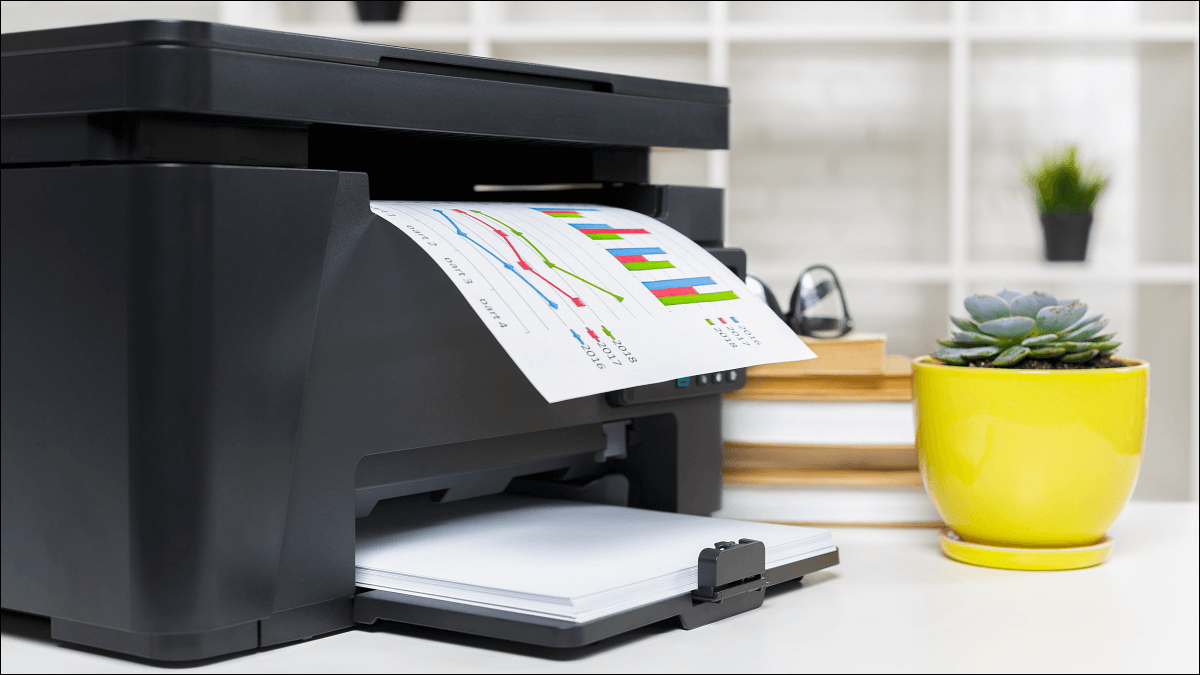 how-to-disable-print-spooler-service-on-windows-10-lede كيفية تعيين الطابعة الافتراضية على Windows 10 أو 11