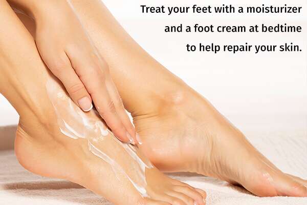 12 نصيحة للروتين العناية بالقدمين لأكثر صحة ونعومة - skin-beauty moisturize your feet daily 600x400 - 12 نصيحة للروتين العناية بالقدمين لأكثر صحة ونعومة