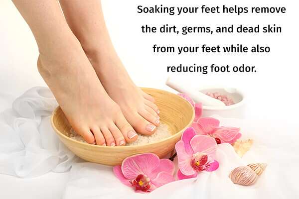 12 نصيحة للروتين العناية بالقدمين لأكثر صحة ونعومة - skin-beauty soak your feet frequently 600x400 - 12 نصيحة للروتين العناية بالقدمين لأكثر صحة ونعومة