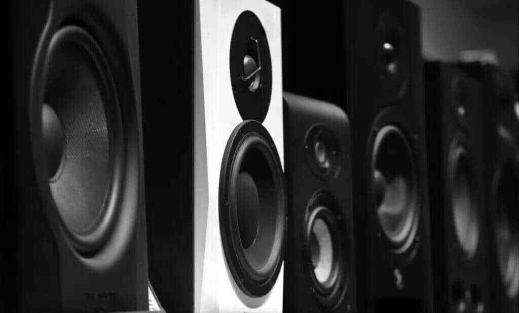 speakers-1024x617-1-1024x617 كيفية زيادة حجم الصوت على Windows 10