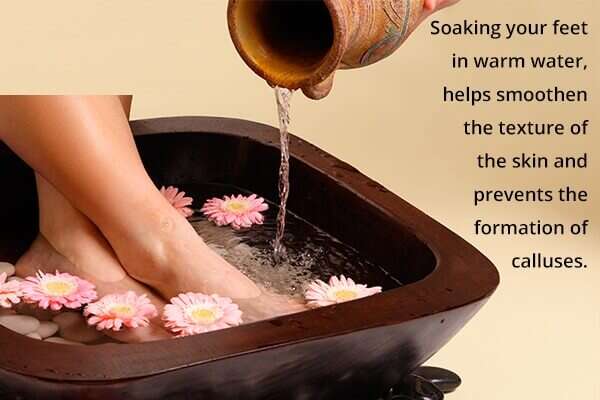 10 نصائح للحفاظ على صحة قدميك هذا الشتاء - skin-beauty warm water soak to keep your feet healthy this winter 600x400 - 10 نصائح للحفاظ على صحة قدميك هذا الشتاء