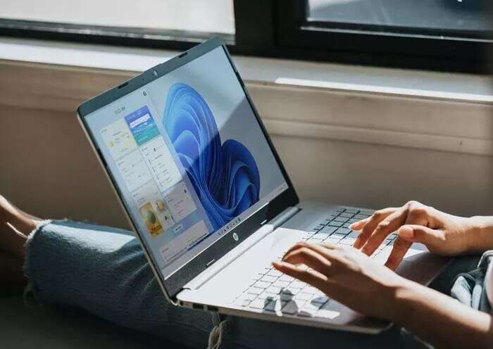 How-to-Add-File-Explorer-and-Folders-to-Taskbar-in-Windows-11_935adec67b324b146ff212ec4c69054f-700x496 كيفية إضافة مستكشف الملفات والمجلدات إلى شريط المهام في Windows 11