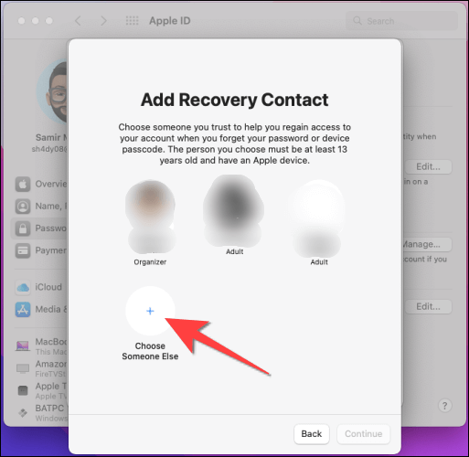 Select-a-family-sharing-group-member-or-hit-choose-someone-else-on-mac كيفية إعداد جهة اتصال للاسترداد على iPhone و iPad و Mac