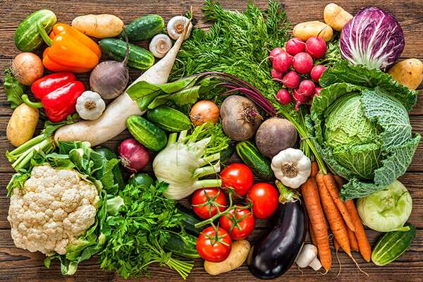 eat plenty of fresh fruits and vegetables to improve memory 600x400 - كيفية تحسين الذاكرة: 6 تغييرات في النظام الغذائي و 9 تغييرات في نمط الحياة