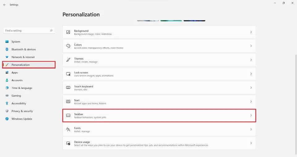 personalization-section-in-the-settings-menu-960x509 كيفية إصلاح تعطل شريط مهام Windows 11