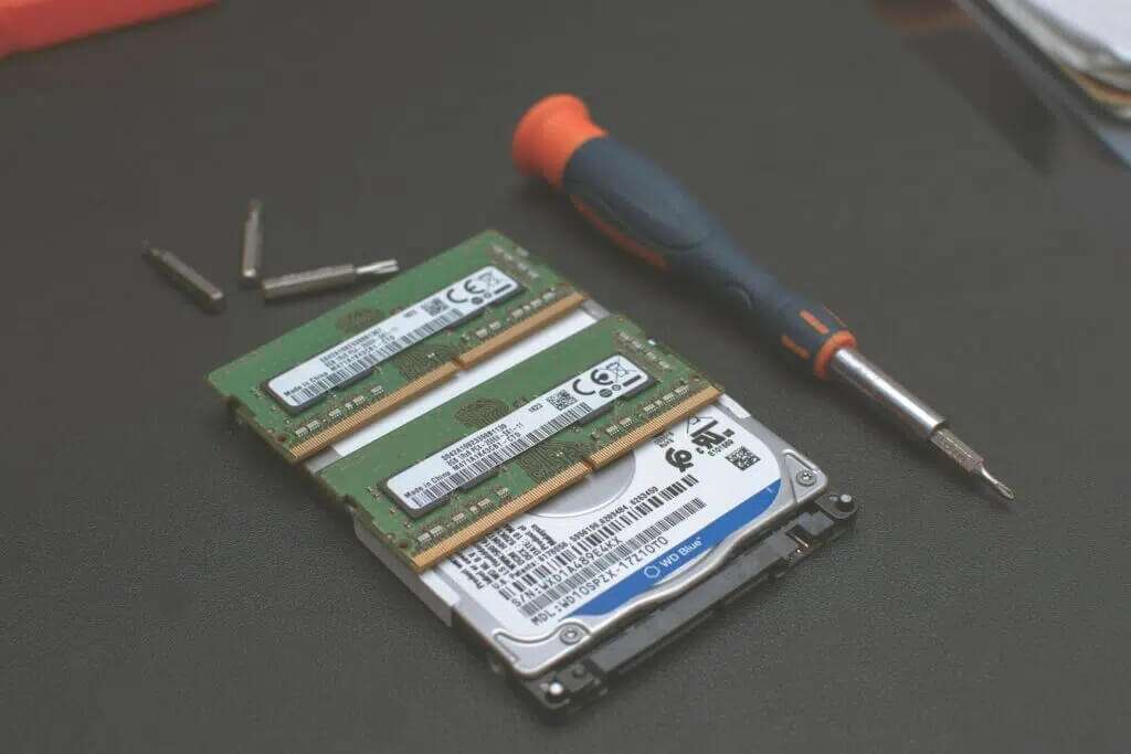 reconnect-ram-harddisk-1024x683-1-1024x683 إصلاح خطأ فادح في العمليات الحرجة على Windows 11