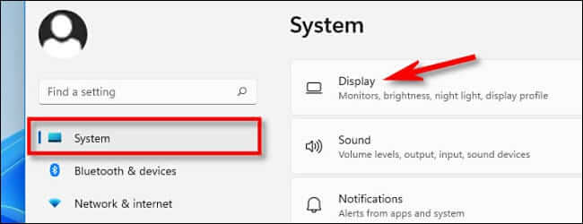 win11_click_system_display_2-650x250 كيفية إيقاف تشغيل السطوع التلقائي على Windows 10 أو 11