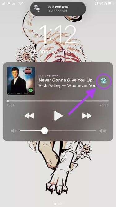 AirPlay-Button-on-Lock-Screen_935adec67b324b146ff212ec4c69054f-374x666 9 من أفضل ميزات AirPods Pro التي يجب عليك استخدامها