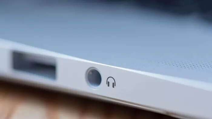 Clean-Headphone-Jack_935adec67b324b146ff212ec4c69054f-700x394 أفضل 7 طرق لإصلاح عدم اكتشاف Windows 11 لسماعات الرأس