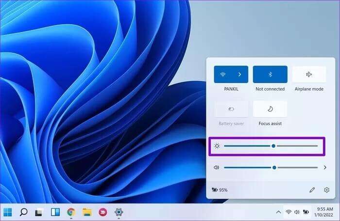 Reduce-Brightness-on-Windows-11_2022-01-10-043618_935adec67b324b146ff212ec4c69054f-700x456 أفضل 8 طرق لإصلاح مشكلة استنزاف البطارية على Windows 11