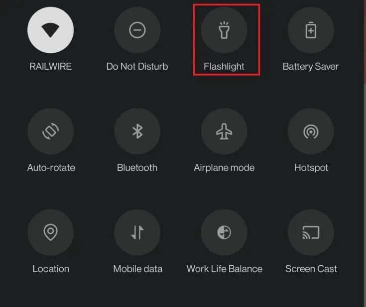 drag-down-the-notification-panel-on-the-device-ta-735x617-1-735x617 كيفية تشغيل المصباح اليدوي على الهاتف