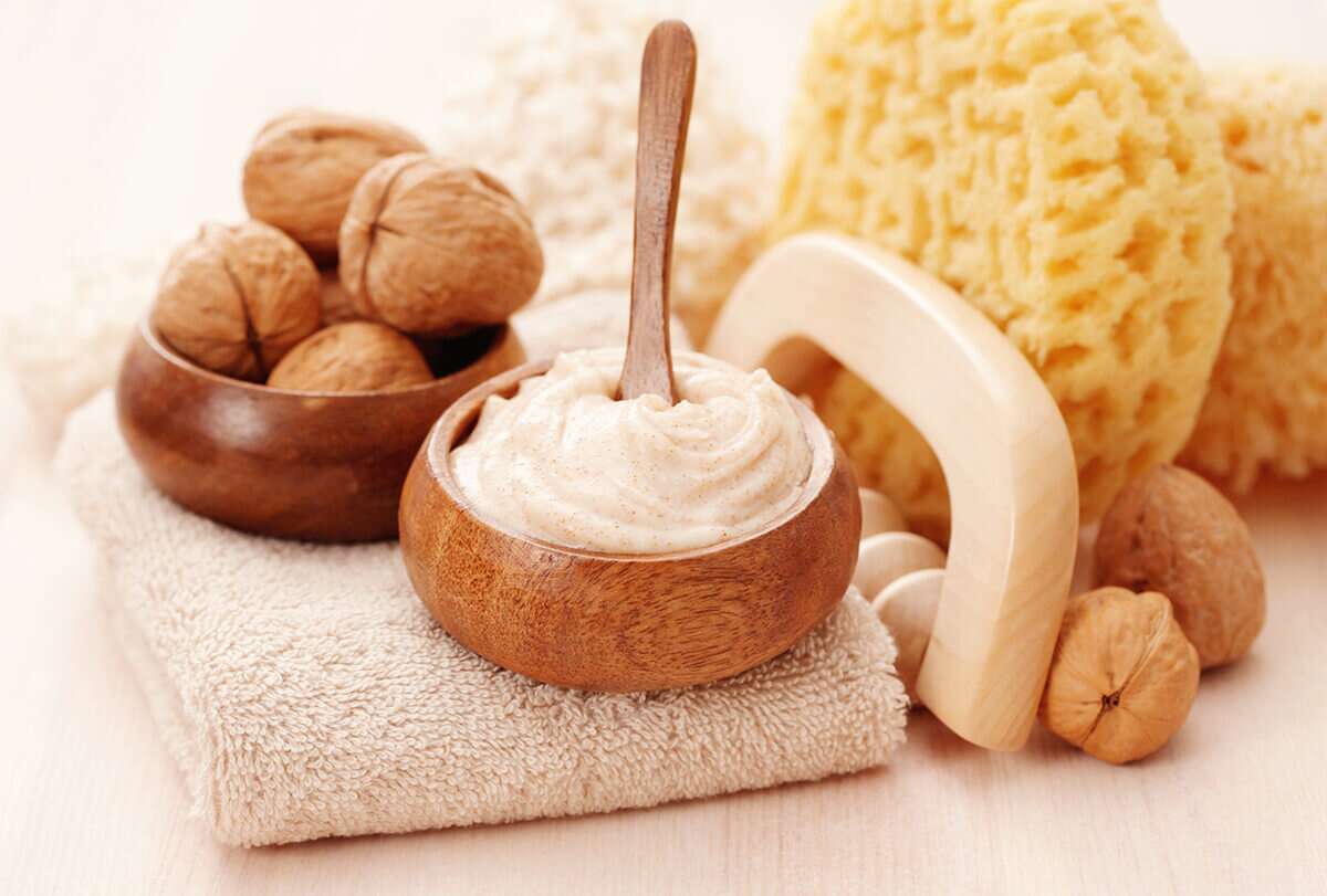 10 فوائد مذهلة للجوز على البشرة و 6 طرق لاستخدامه - organicfacts walnut benefits for skin feat 1200x811 - 10 فوائد مذهلة للجوز على البشرة و 6 طرق لاستخدامه