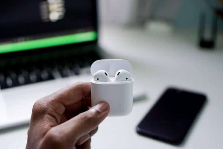 Re-connecting-your-AirPods-768x512-1 إصلاح مشكلة عدم وجود صوت في AirPods متصل