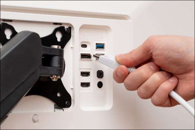 plug-650x433 كيفية إصلاح وميض الشاشة في Windows 10