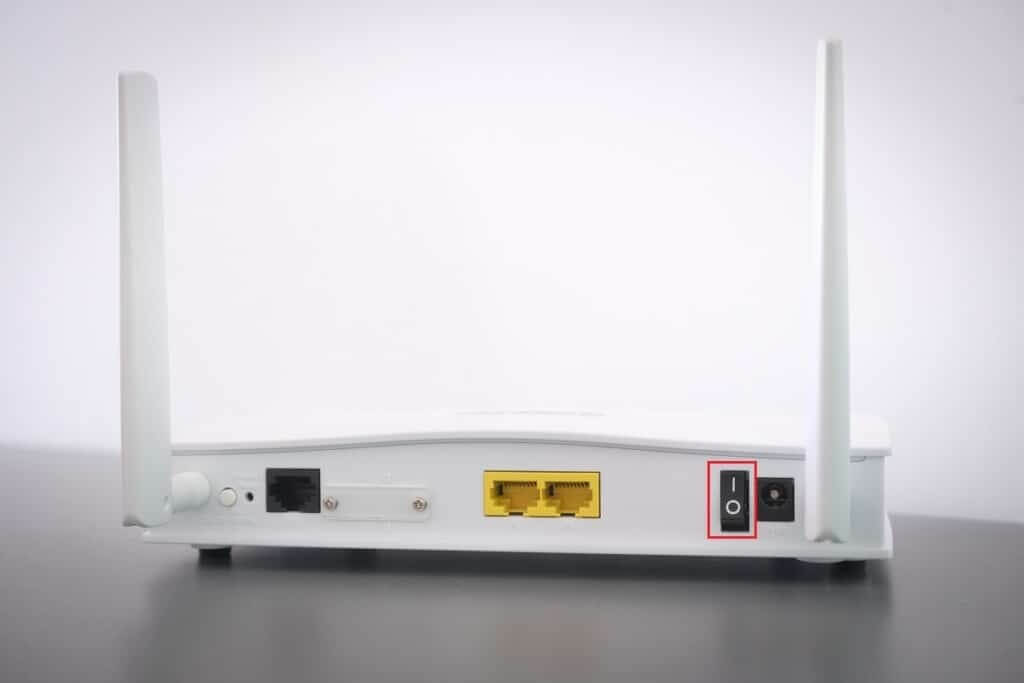 router-power-button-1024x683-2 إصلاح ERR_EMPTY_RESPONSE على Windows 10