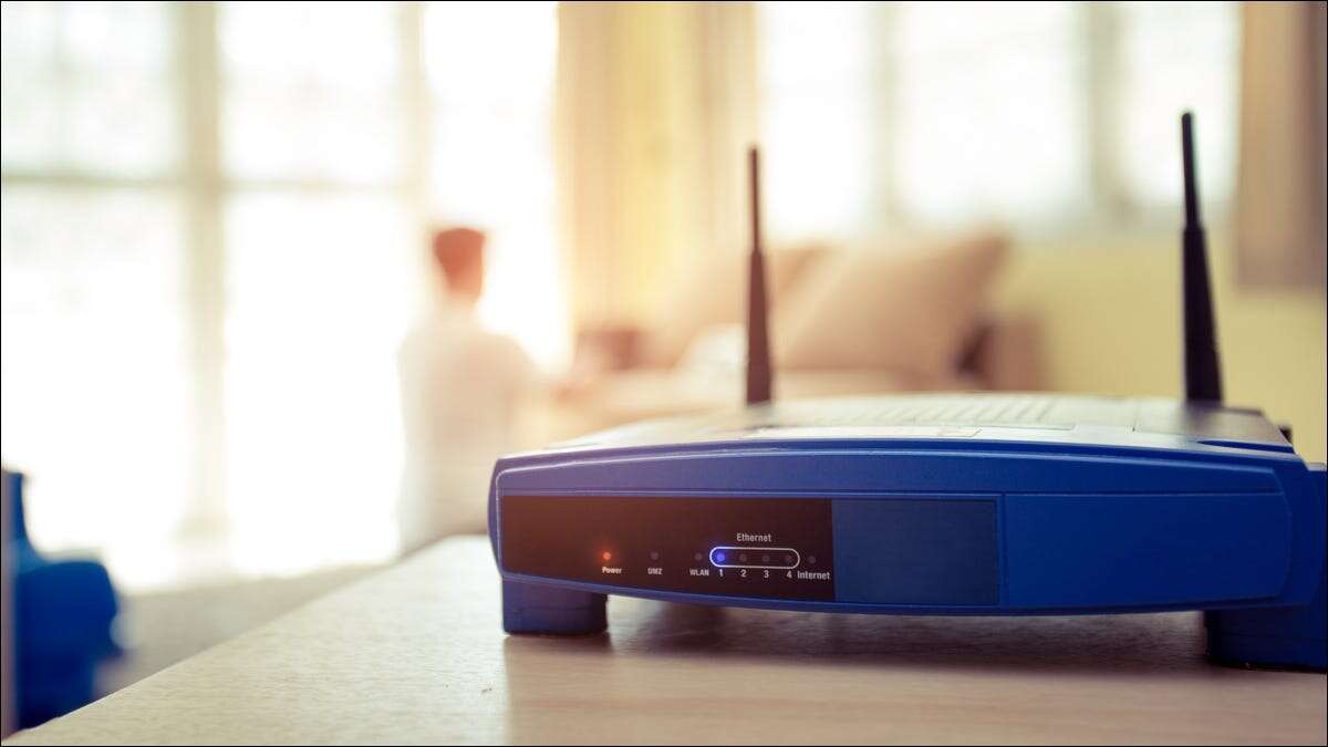 wi-fi-router-sitting-on-a-table-new-1200x675 توقف عن إخفاء شبكة Wi-Fi