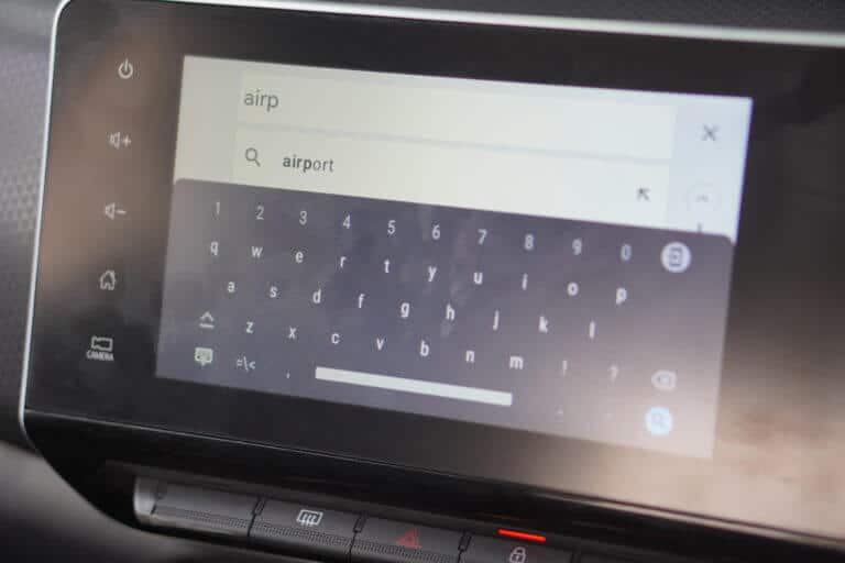 Android-Auto-vs-CarPlay-11-768x512-1 Android Auto مقابل Apple CarPlay: أيهما أفضل ولماذا