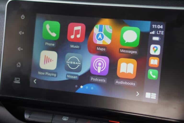 Android-Auto-vs-CarPlay-16-768x512-1 Android Auto مقابل Apple CarPlay: أيهما أفضل ولماذا