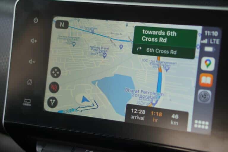 Android-Auto-vs-CarPlay-20-768x512-1 Android Auto مقابل Apple CarPlay: أيهما أفضل ولماذا