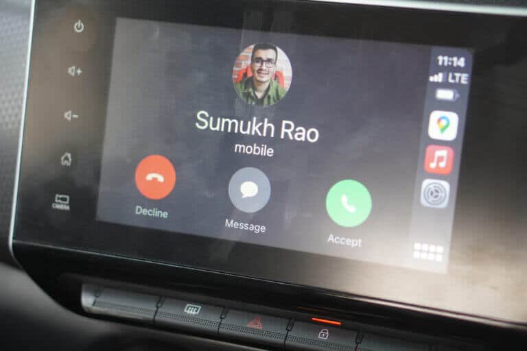 Android-Auto-vs-CarPlay-24-768x512-1 Android Auto مقابل Apple CarPlay: أيهما أفضل ولماذا