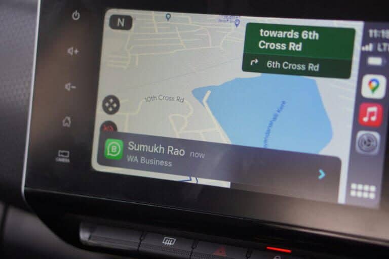 Android-Auto-vs-CarPlay-25-768x512-1 Android Auto مقابل Apple CarPlay: أيهما أفضل ولماذا